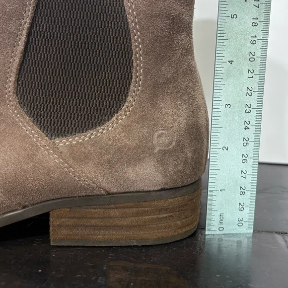 LIKE NEW Born Women’s Suede Bresson Chelsea Boots Size 11 M - Picture 6 of 8